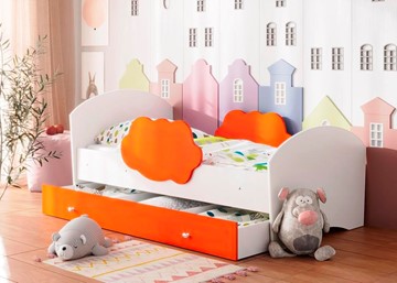 Детская кровать Тучка с ящиком, корпус Белый, фасад Оранжевый в Санкт-Петербурге